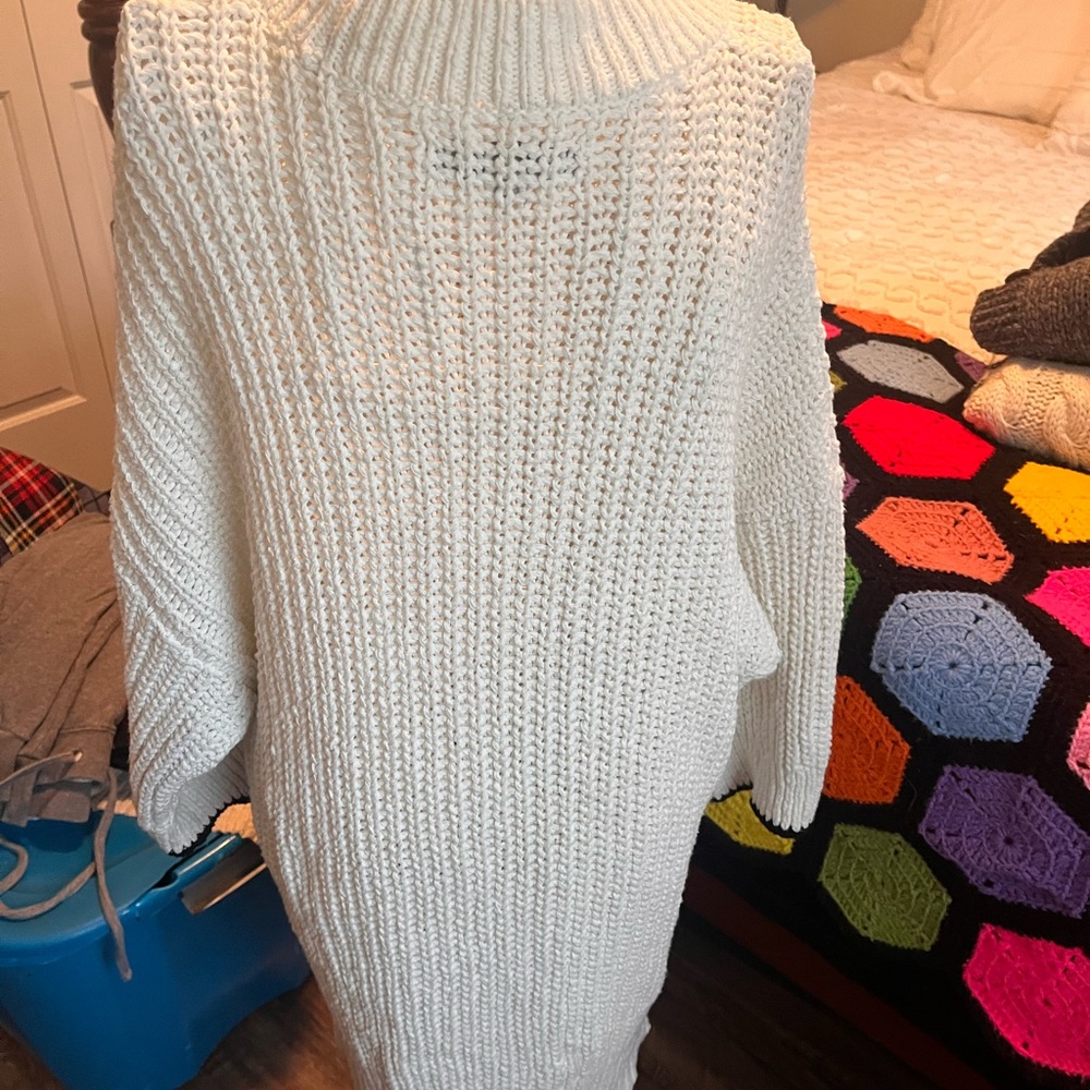 Loft sweater. Size L. Color white.